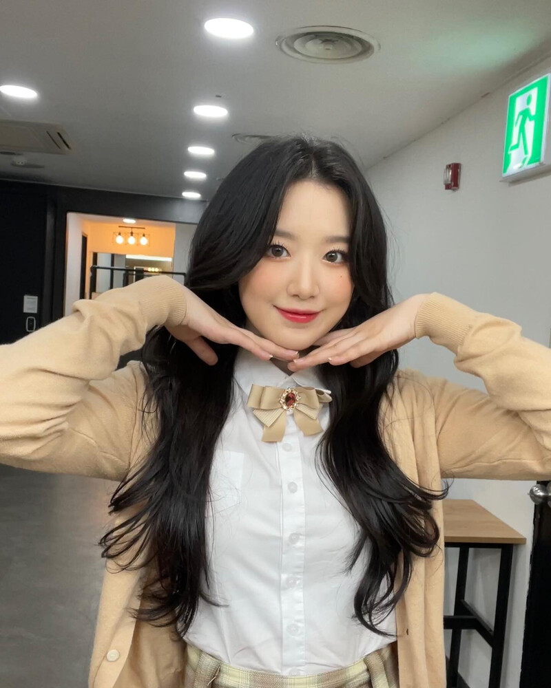 220521 (G)I-DLE Shuhua Instagram Update | kpopping