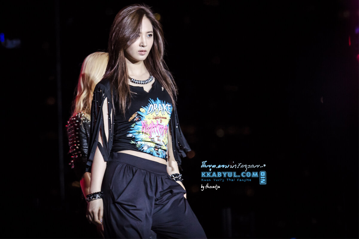 121123 Girls' Generation Yuri at SMTown Concert in Singapore 