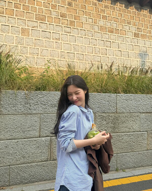 241109 JUNG CHAEYEON Instagram Update