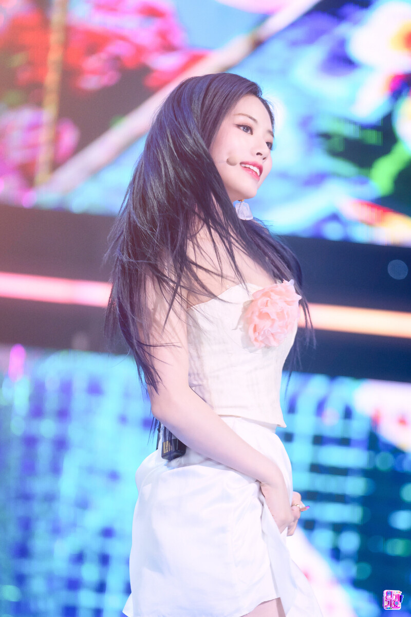 220710 fromis_9 Jiwon - 'Stay This Way' at Inkigayo documents 4