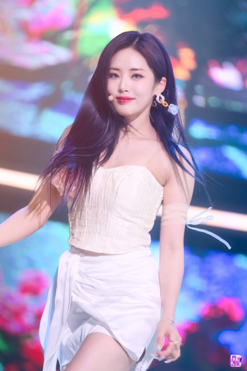 220710 fromis_9 Jiwon - 'Stay This Way' at Inkigayo documents 9