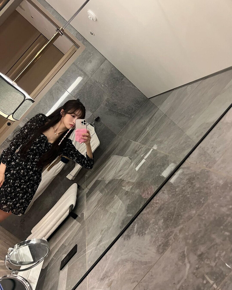 231003 Oh My Girl Arin Instagram Update documents 5