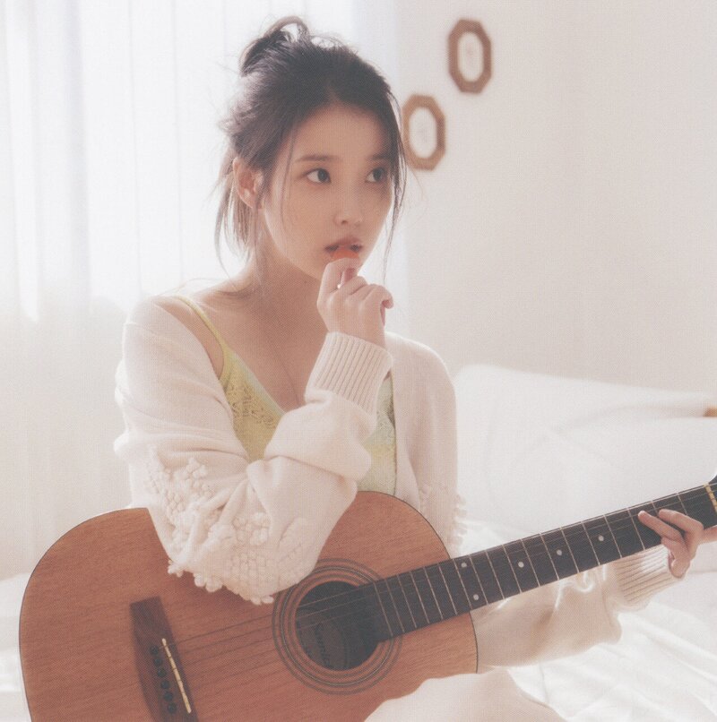 UAENA 6th OFFICIAL FANCLUB KIT PHOTO BOOK documents 14