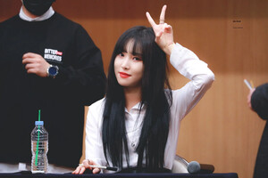 200214 GFRIEND Yuju at 'Crossroads' Fansign