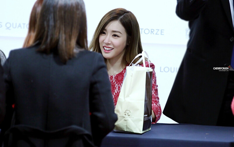 151127 Girls' Generation Tiffany at Louis Quatorze Busan Fansign documents 2