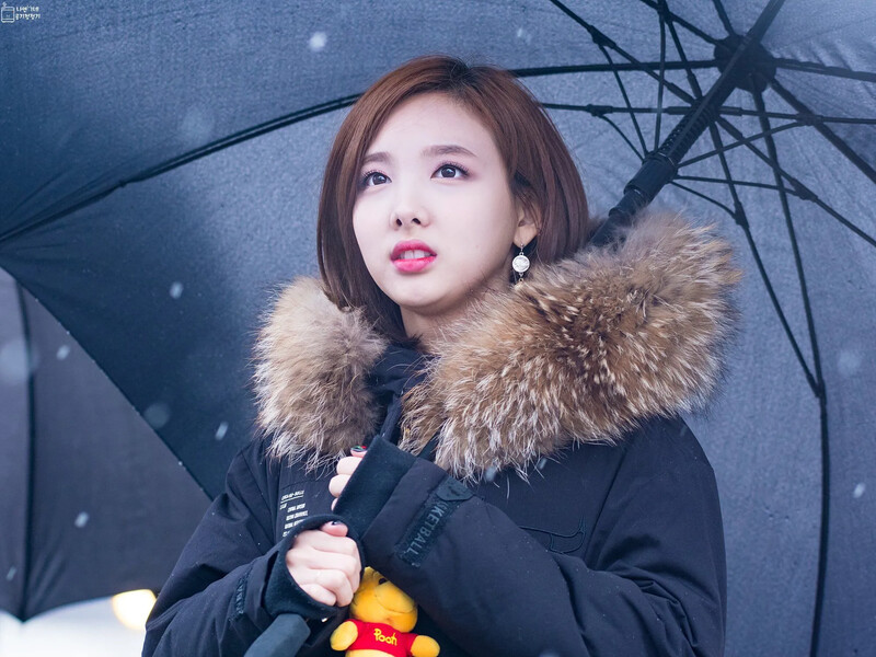 Nayeon_Cleaner CyLXsIUUoAEKHeQ  20161126.jpg