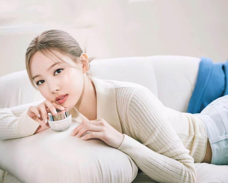 TWICE Nayeon x Biotherm Korea 2022 documents 1