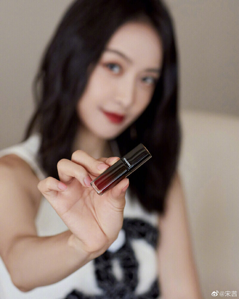 Victoria for Chanel Beauty documents 4