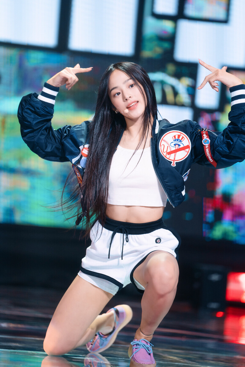 220807 NewJeans Minji 'Attention' at Inkigayo documents 9