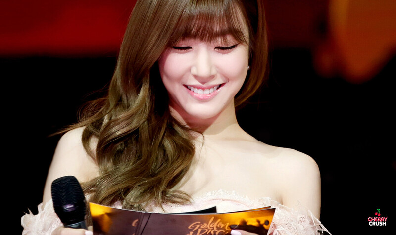 150115 Girls' Generation Tiffany at Golden Disk Awards documents 12