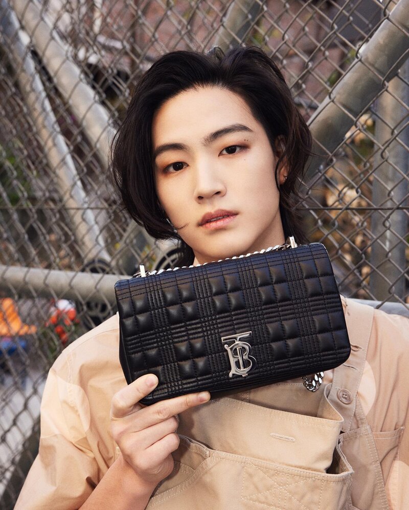 220425 JAY B- Instagram Update- BURBERRY 'THE LOLA BAG' AD documents 2