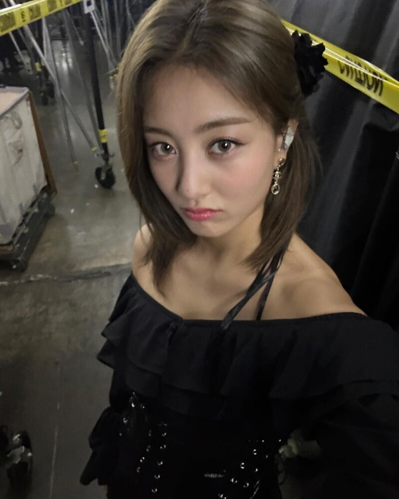 230626 - JIHYO Instagram Update documents 3