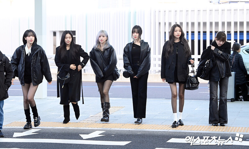 250102 GFRIEND at Incheon International Airport documents 1