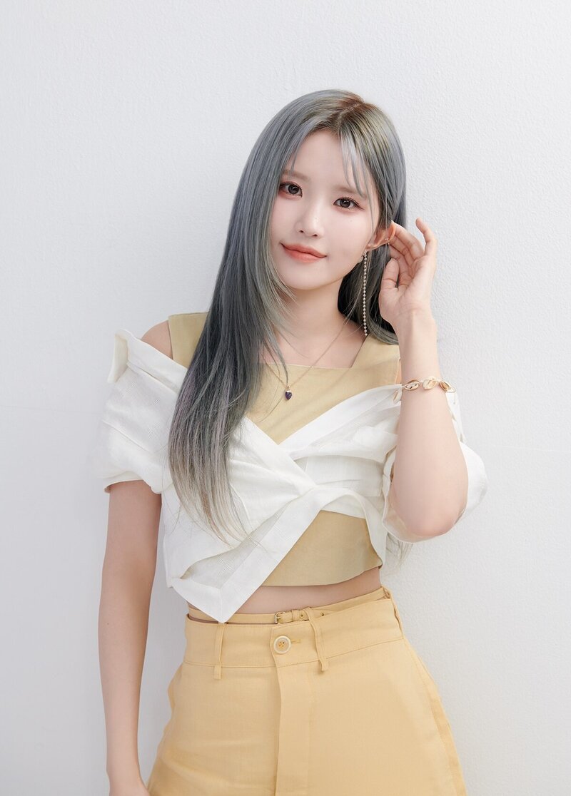 fromis_9 for Anan Web Japan 2022 documents 3