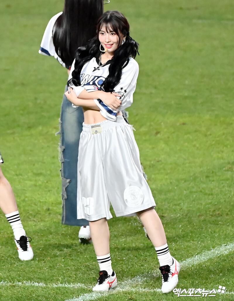 240731 TWICE Momo at Team K-League vs. Tottenham Hotspur's Halftime Show documents 1