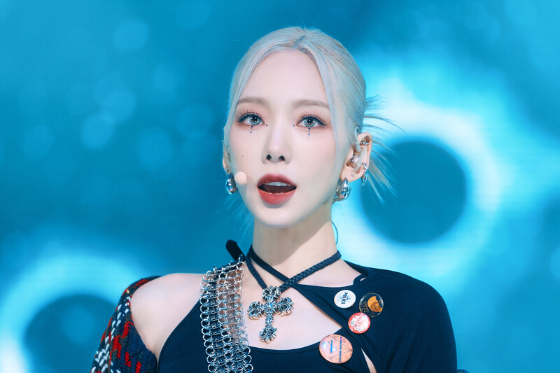 220220 Taeyeon - 'INVU' at Inkigayo documents 7