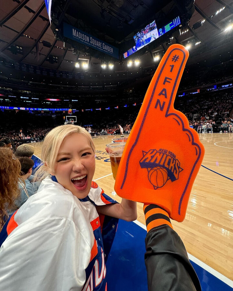 241014 - ROSÉ SNS Updates - at Madison Square Garden for New York Knicks documents 1