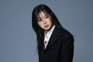 220220 8D Naver Post - Kang Hyewon - GQ Photoshoot Behind