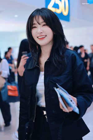 230922  Red Velvet Seulgi at Incheon International Airport