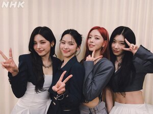 240527 - Venue101 SNS Update with ITZY - Back Stage Photos