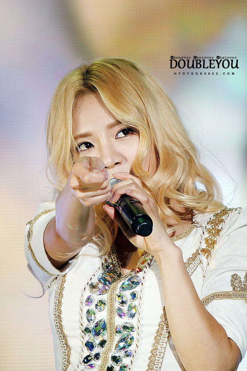 121007 Girls' Generation Hyoyeon at Gangnam Festival documents 22