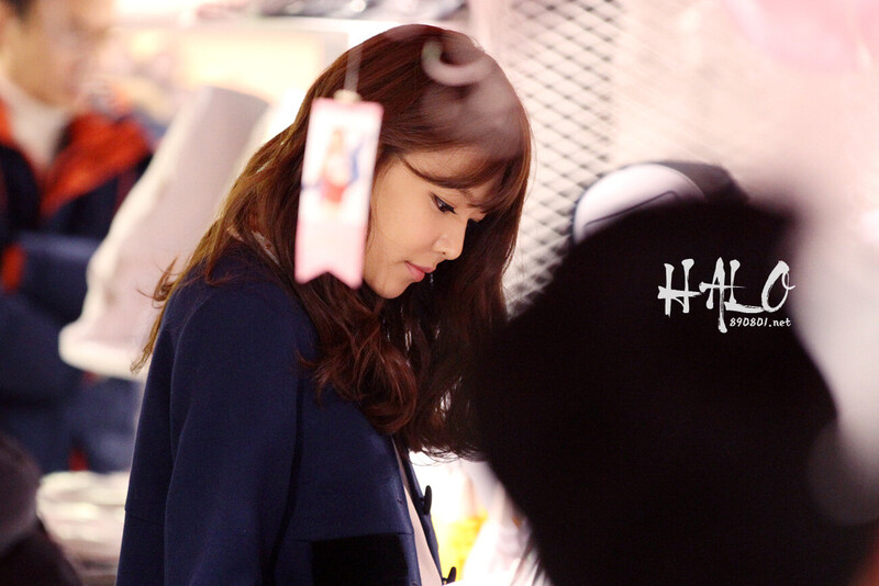 130102 Girls' Generation Sooyoung at SM Pop-up store documents 1