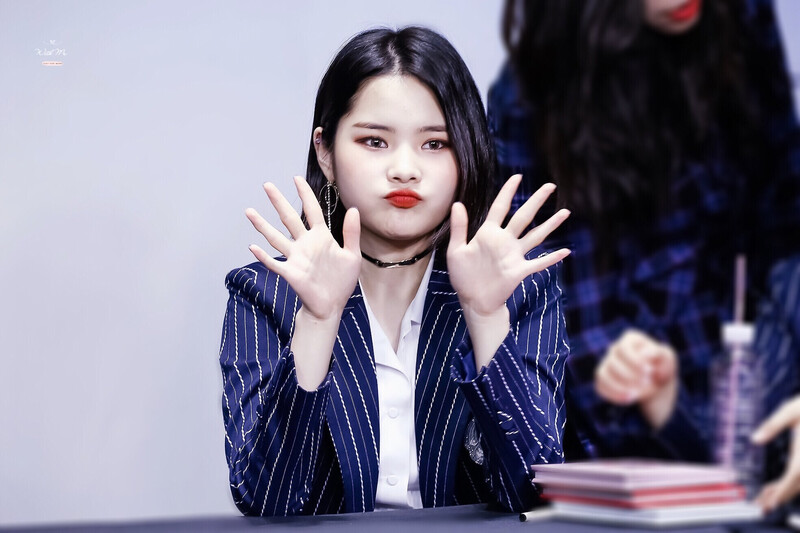 180310 Weki Meki Rina at Seocho 'Lucky' Fansign documents 2