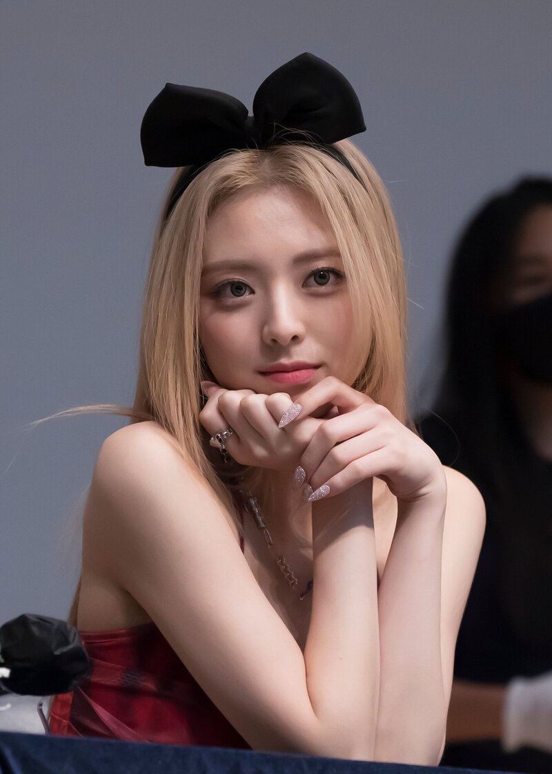 220721 ITZY Yuna - Fansign Event documents 3
