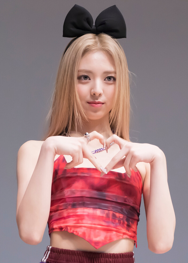 220721 ITZY Yuna - Fansign Event documents 3
