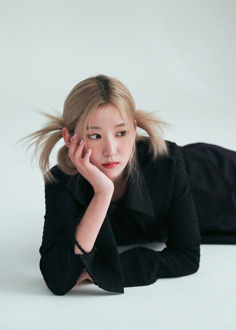 220930 YES IM Naver Post - Han Yewon Star1 October Issue Behind documents 7