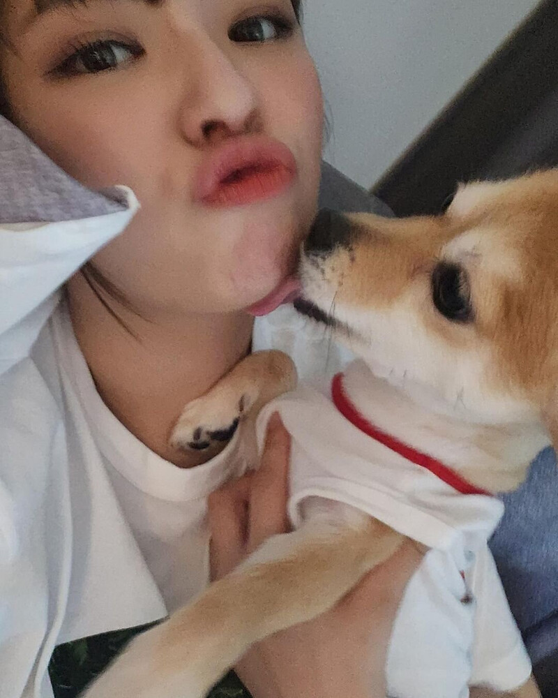 230628 - JEONGYEON Instagram Update documents 5