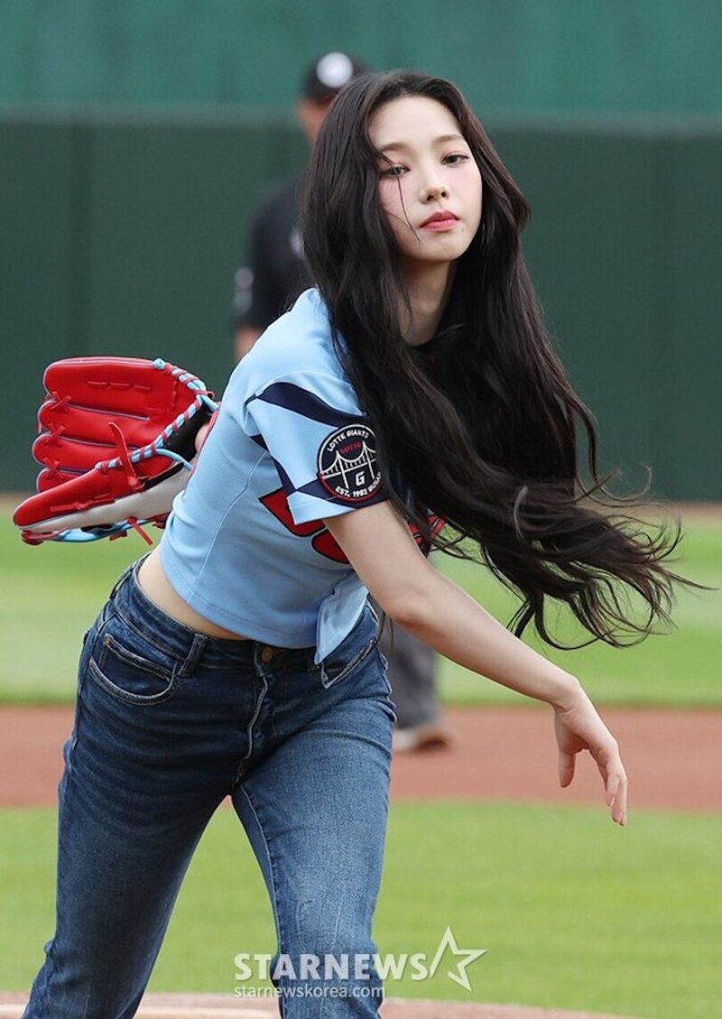 240609 - KARINA First Pitch for Lotte Giants at Sajik Stadium in Busan documents 6