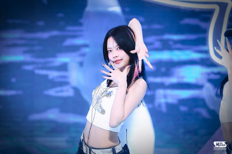 240901 LE SSERAFIM Eunchae - 'Crazy' + '1-800-hot-n-fun' at Inkigayo documents 2