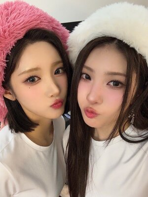 240115 PURPLE KISS Twitter Update - Chaein and Yuki