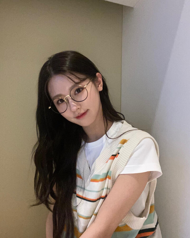 210709 (G)I-DLE Miyeon Instagram Update documents 5