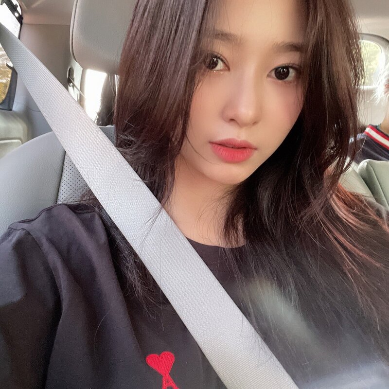 210911 Kim Minju Twitter Update | kpopping