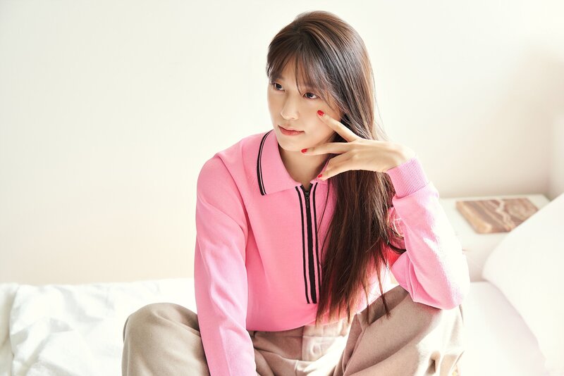 211101 FNC Naver Post - Seolhyun's Marie Claire Photoshoot Behind documents 13