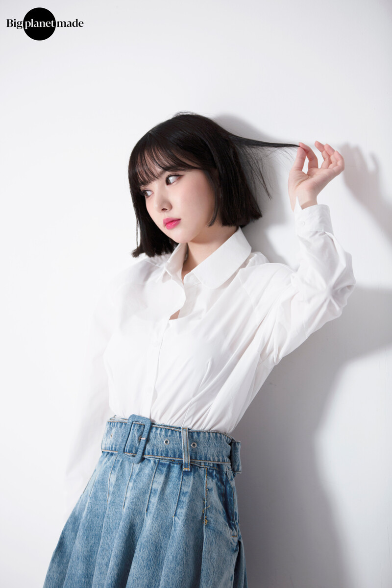 211014 BPM Naver Post - VIVIZ 1st Profile Shoot Behind documents 10