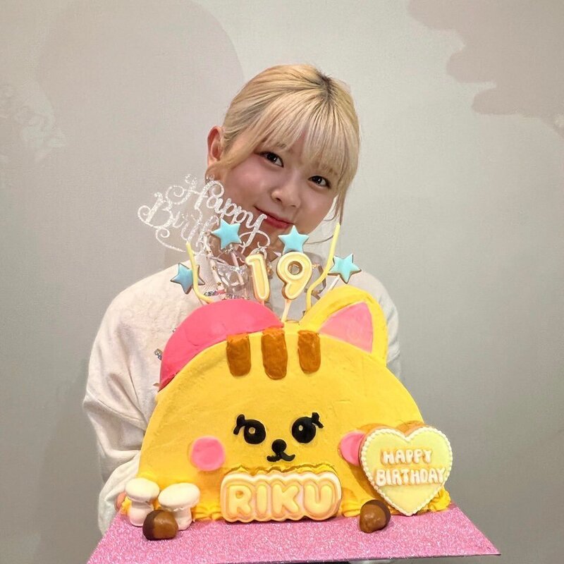 211026 - NiziU Instagram Update: Riku's Birthday documents 2
