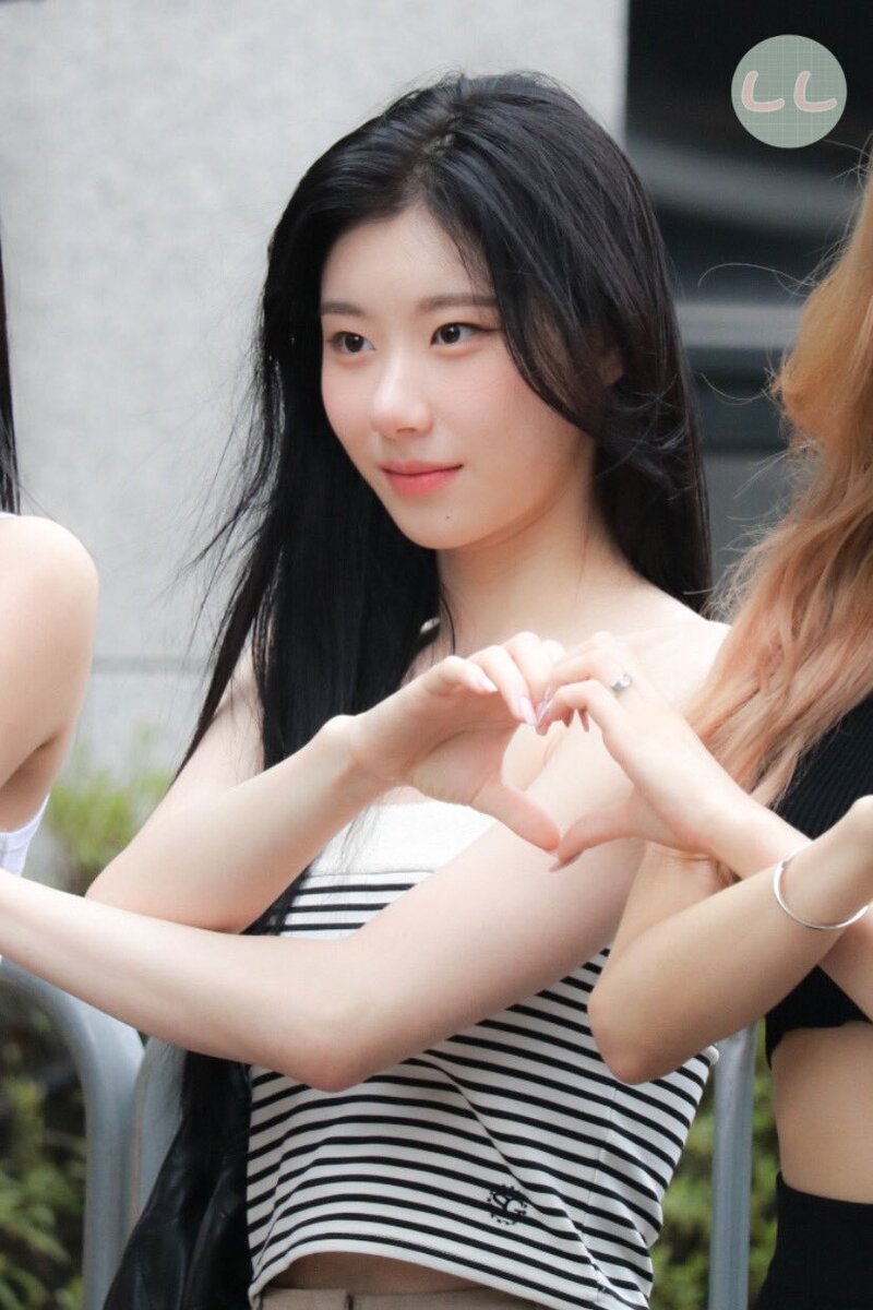 220722 ITZY Chaeryeong - Music Bank Commute documents 3