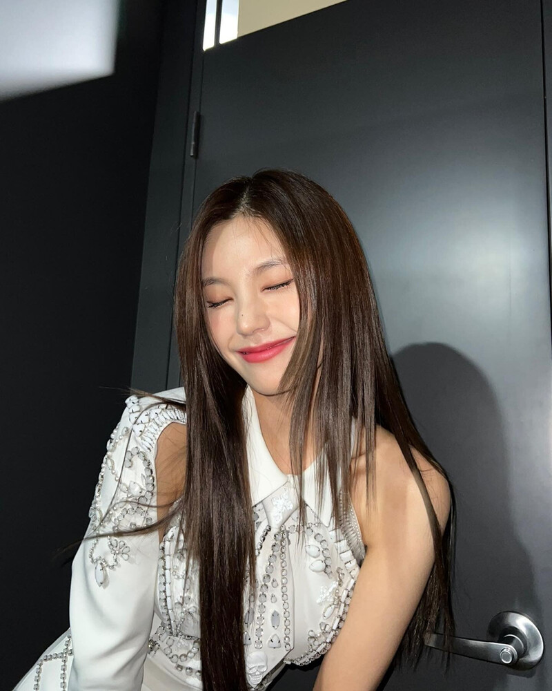 221008 ITZY Instagram Update - Yeji - The Fact Music Awards | kpopping