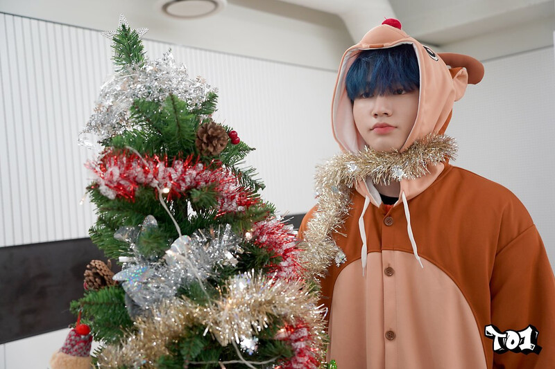 221227 WAKEONE Naver Post Update - TO1 Christmas Photos documents 6