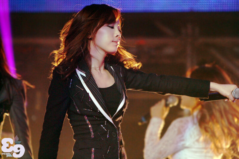 121021 Girls' Generation Taeyeon at GS& Concert documents 10