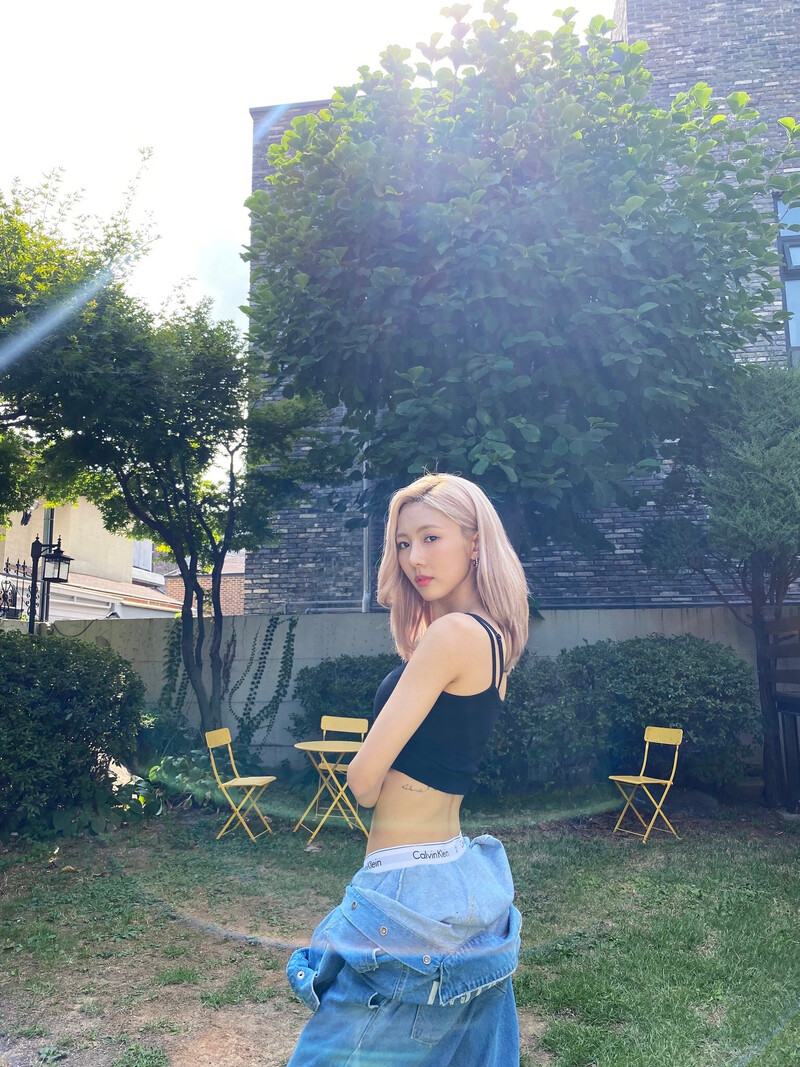 210826 Dreamcatcher Twitter Update - Yoohyeon "Touch" Cover Photos documents 2