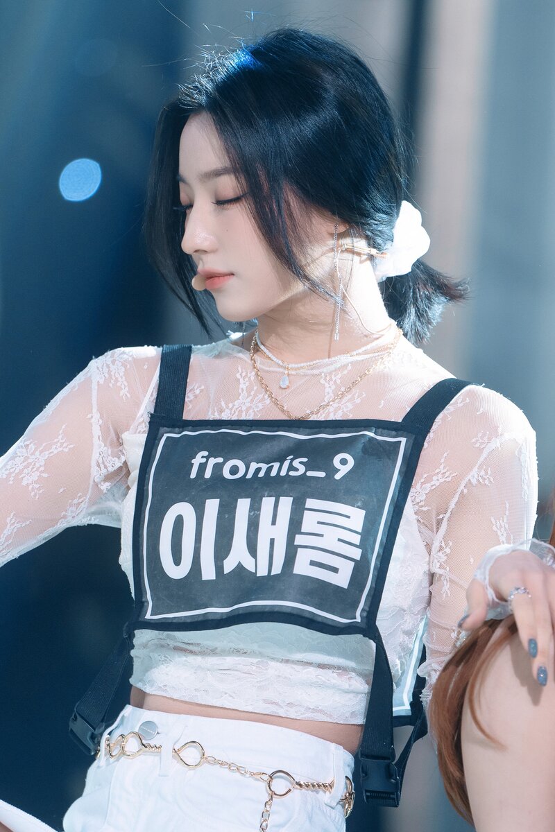 220123 fromis_9 Saerom - 'DM' at Inkigayo documents 17