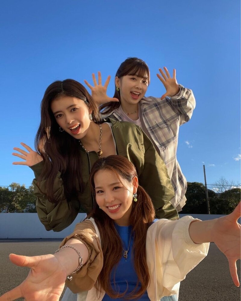 220223 - NiziU Instagram Update: Mako, Rima & Miihi documents 3