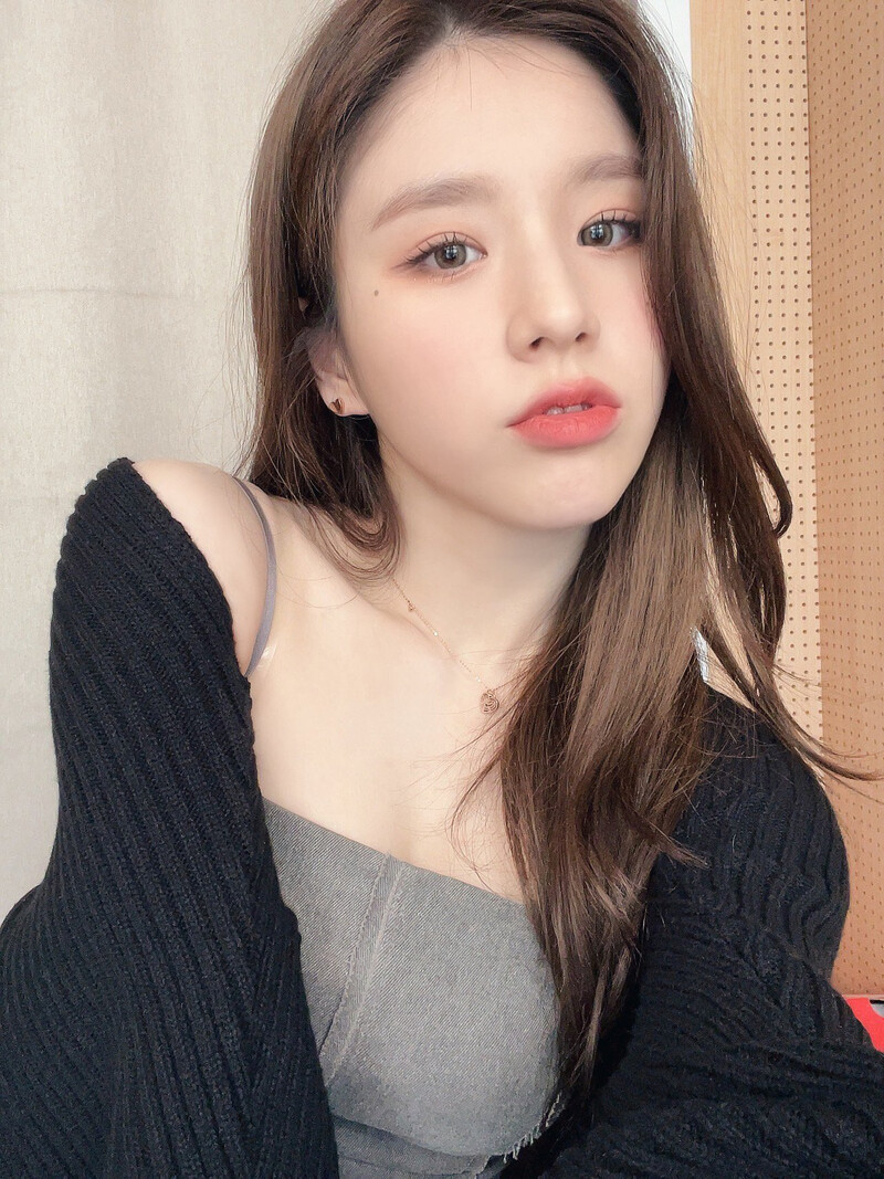 220323 LOONA Twitter Update - Heejin documents 6