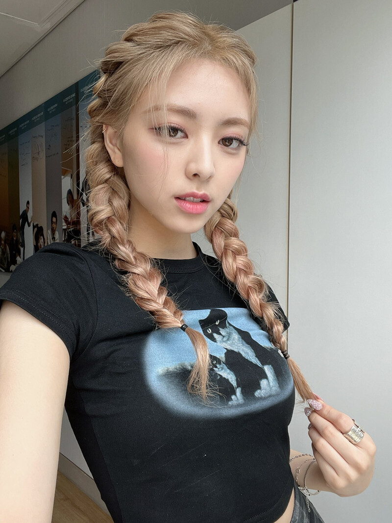 220719 ITZY SNS Update - Yuna documents 2