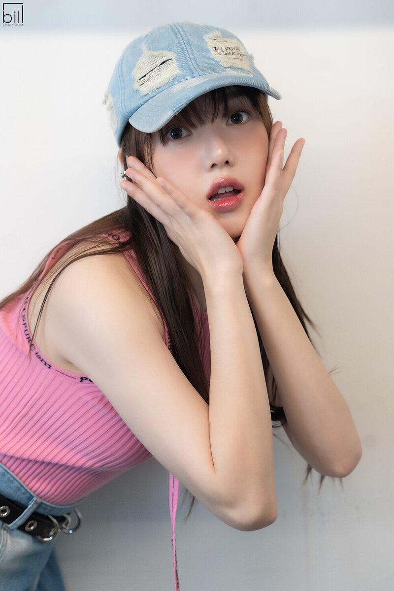 230901 Bill Entertainment Naver Post - YERIN for 'Star1 Magazine' behind documents 4