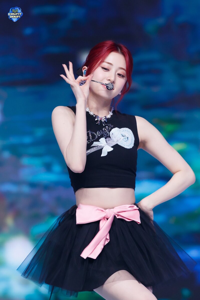 240222 LE SSERAFIM Yunjin - 'EASY' and 'Swan Song' at M Countdown documents 12